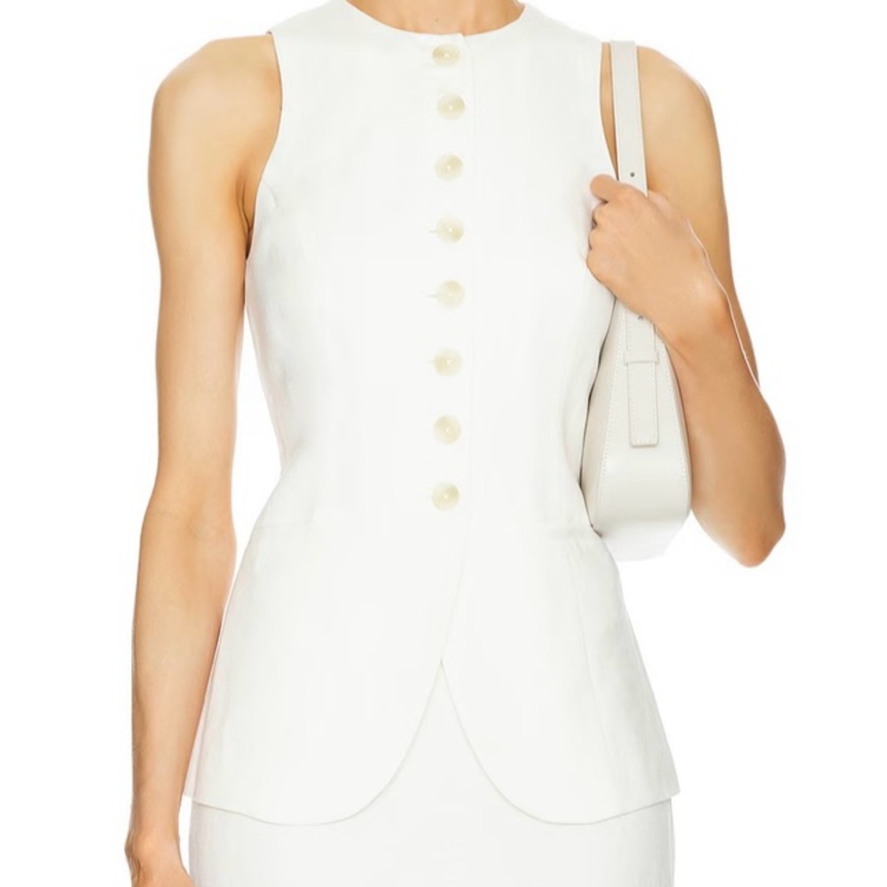 L’Academie Vest in Ivory. New with Tags!